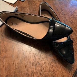 In Search Of!! Old Navy Black Patent Leather Point Toe w/Bow Flat ShoeSize 7